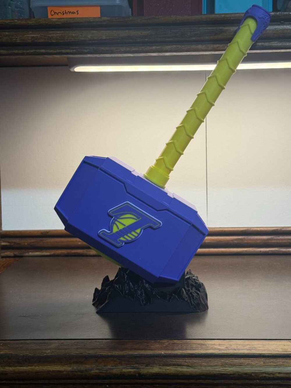 Los Angeles Lakers Thor Style Hammer w/wall mount